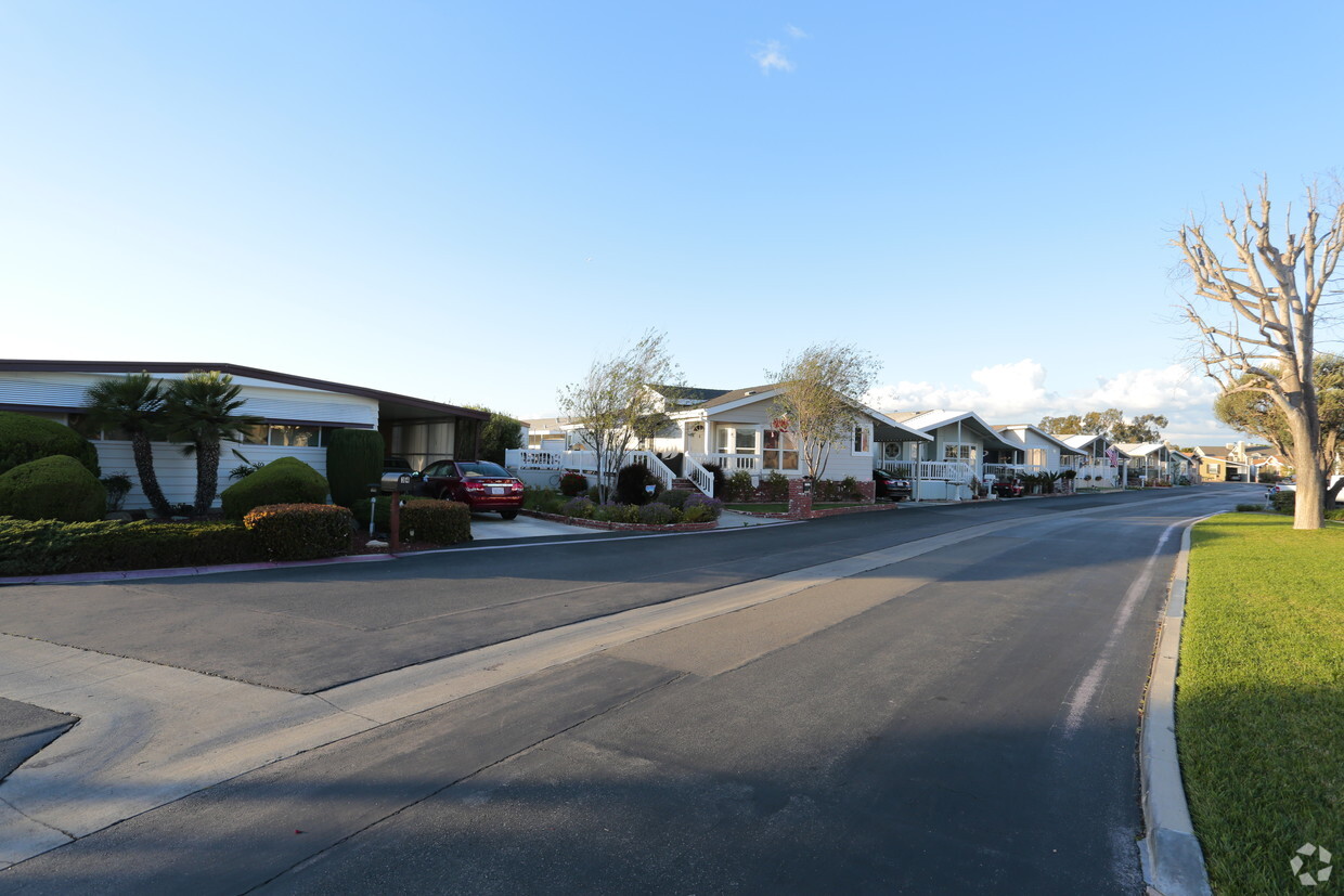 Rancho Del Rey Mobilehome Park Apartments in Huntington Beach, CA