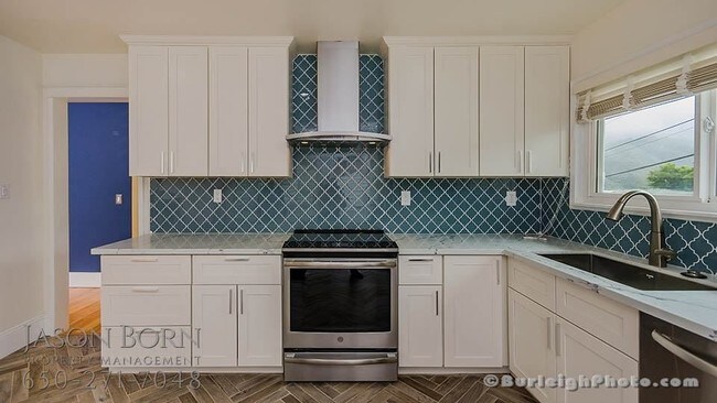 Building Photo - 1127 Manzanita Dr