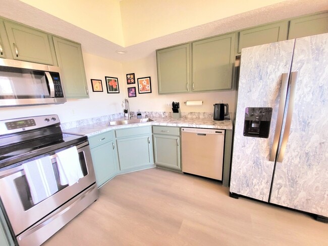 Foto del edificio - 5260 Collins Rd