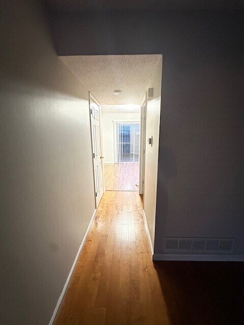Foto del edificio - 23 Park Charles Blvd S