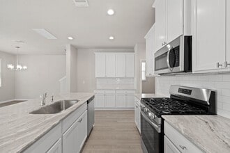 Building Photo - 835 Red Oakland Dr