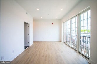 Building Photo - 1324 Frankford Ave