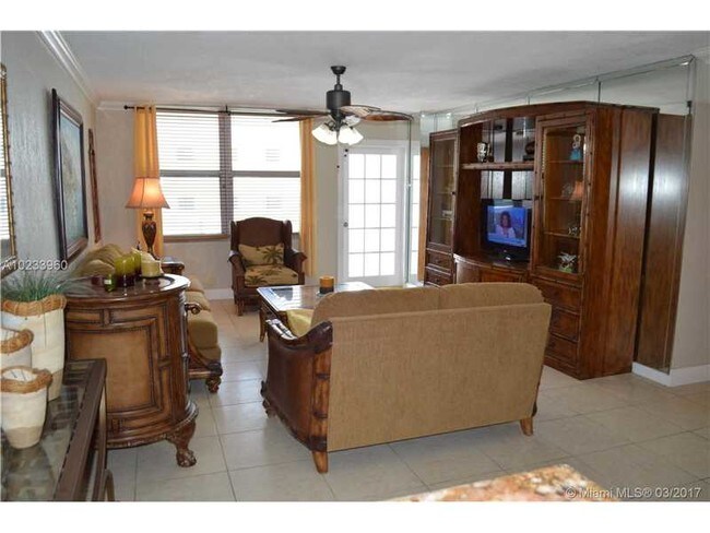 Foto del edificio - 9225 Collins Ave