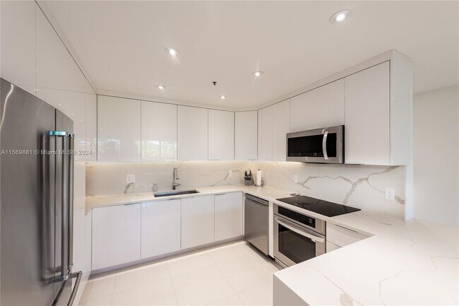 Foto del edificio - 251 Crandon Blvd