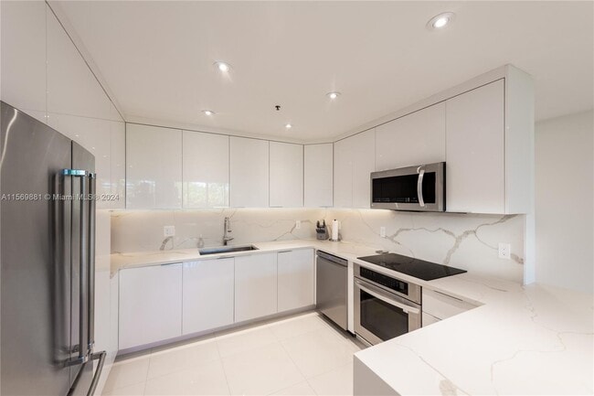 Building Photo - 251 Crandon Blvd