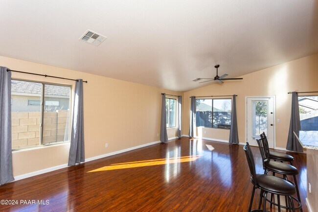 Foto del edificio - 7402 E Plateau Ridge Rd