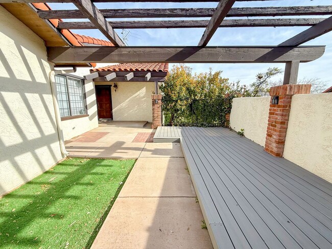 Building Photo - 300 W 2025 S