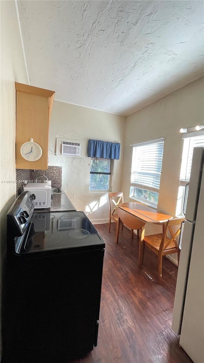 Building Photo - 1857 Buchanan St