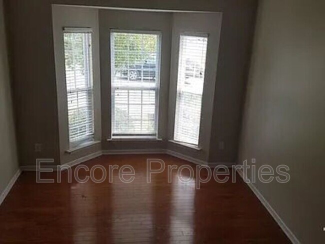 Foto del edificio - 250 Joshua Glen Ln