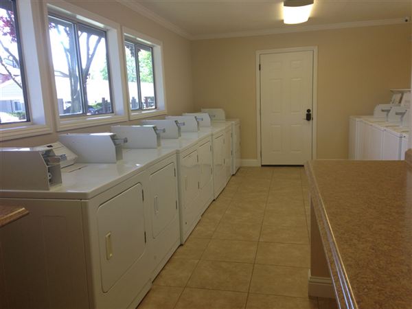 Building Photo - 712 Gardenia Cir