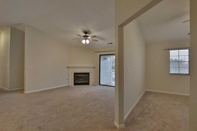 Building Photo - 6775 Meadow Creek Dr
