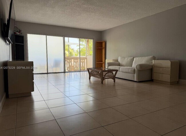 Foto del edificio - 800 NE 195th St
