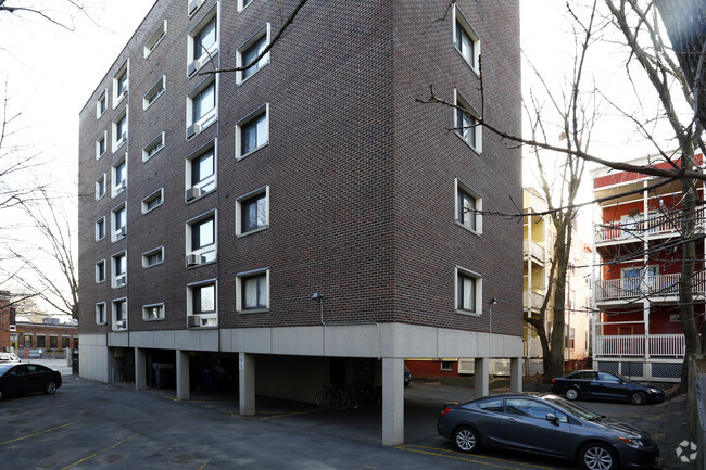 Building Photo - 77 Trowbridge St