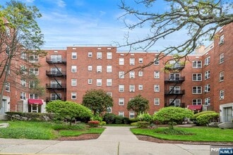 Building Photo - 2350 Linwood Ave