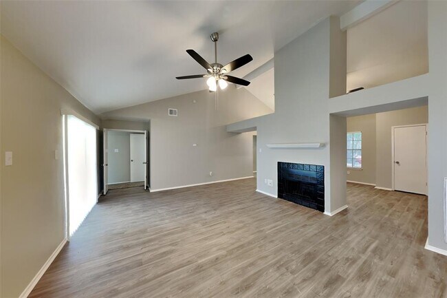 Building Photo - 8526 Lake Crystal Dr