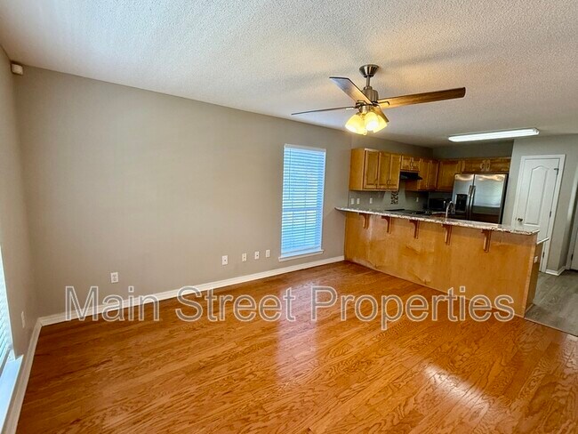 Building Photo - 2121 Pin High Dr