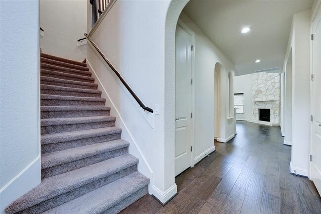 Building Photo - 14204 Tyburn Trail