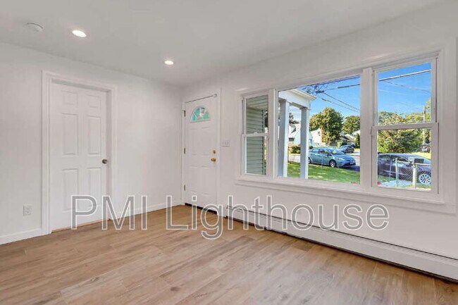 Building Photo - 128 Lockwood Ave
