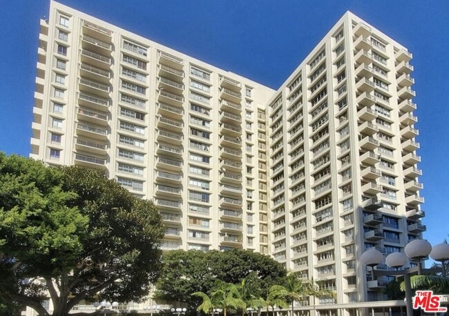 Building Photo - 2160 Century Pk E