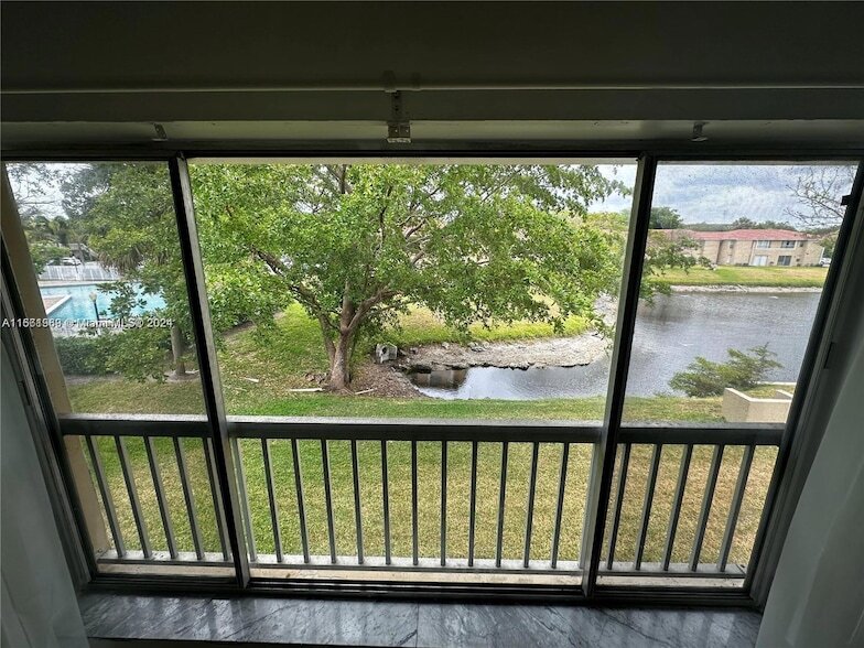 Primary Photo - 10086 Twin Lakes Dr