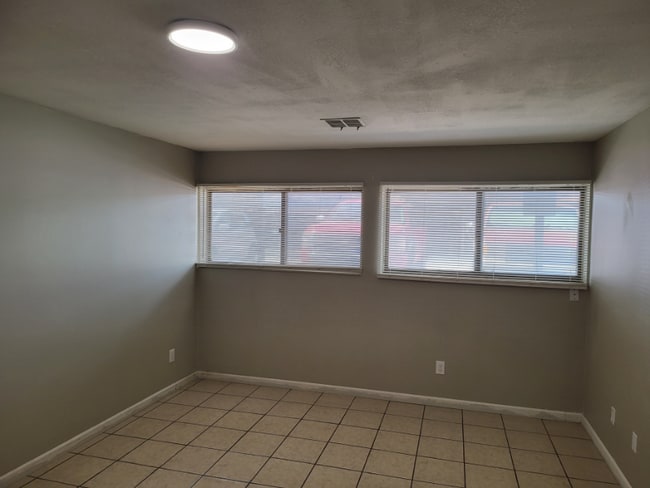 Building Photo - 1325 N Meridian Ave