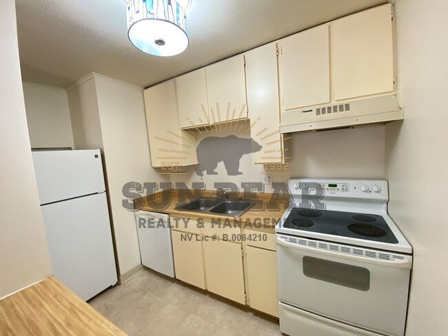 Building Photo - 872 Tanager St
