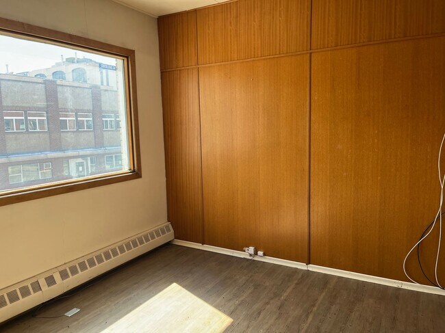Photo du bâtiment - 2 Bed 1.5 Bath Unit in Red Deer, AB