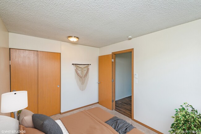 Building Photo - Hillsider 50 Apartments