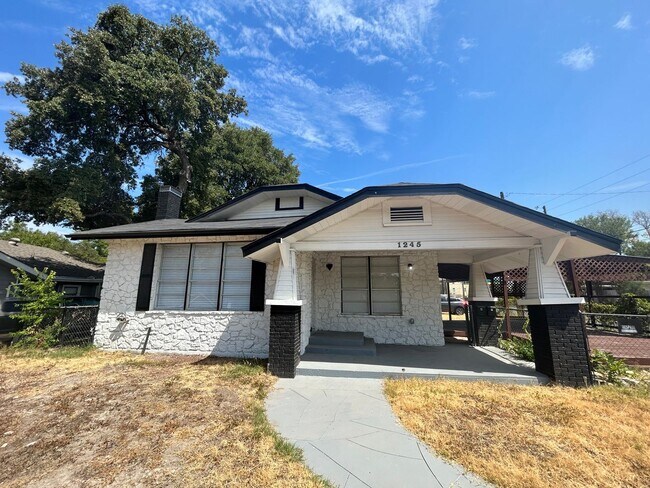 Foto del edificio - 1245 Kayton Avenue