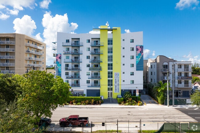 Colorful Front Exterior - 627-Vista Del Rio