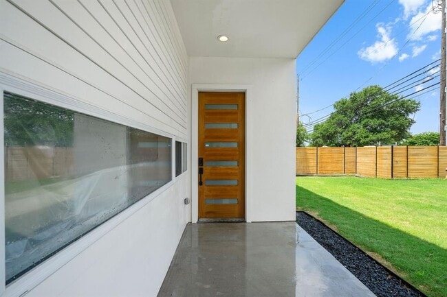 Building Photo - 5507 Manor Rd