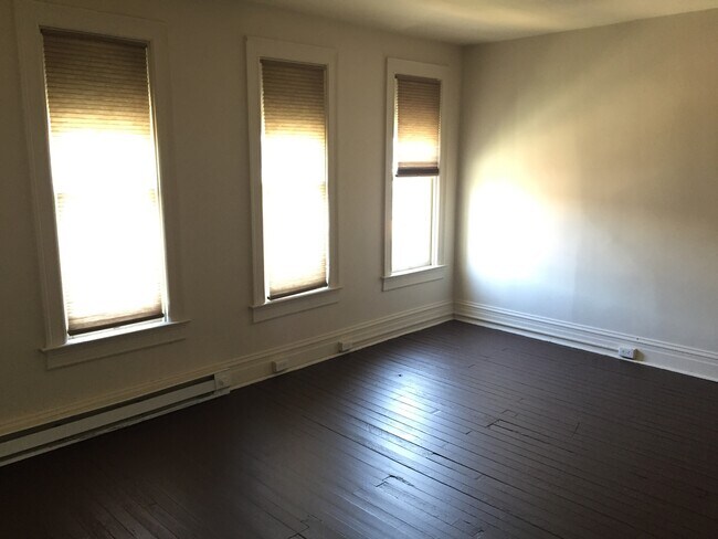 Foto del edificio - Available Now! West End of Town! Close to ...
