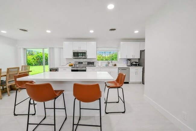 Foto del edificio - 5911 SW 36th Terrace