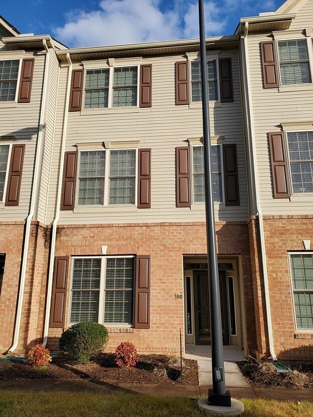 Building Photo - 180 Hemisphere Cir