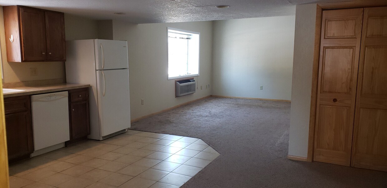 Living - 9691 E 265th St