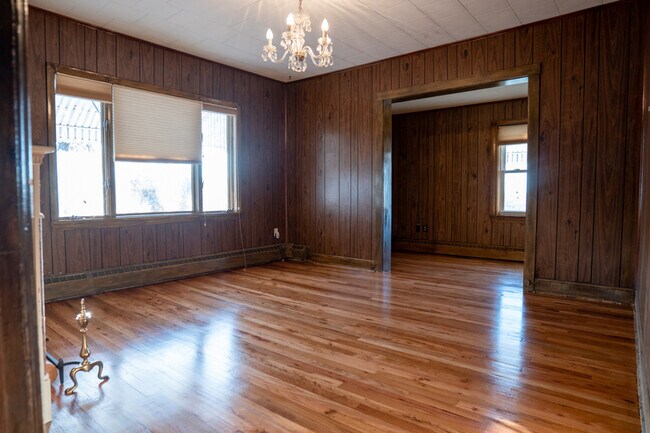 Building Photo - 145 Adams St