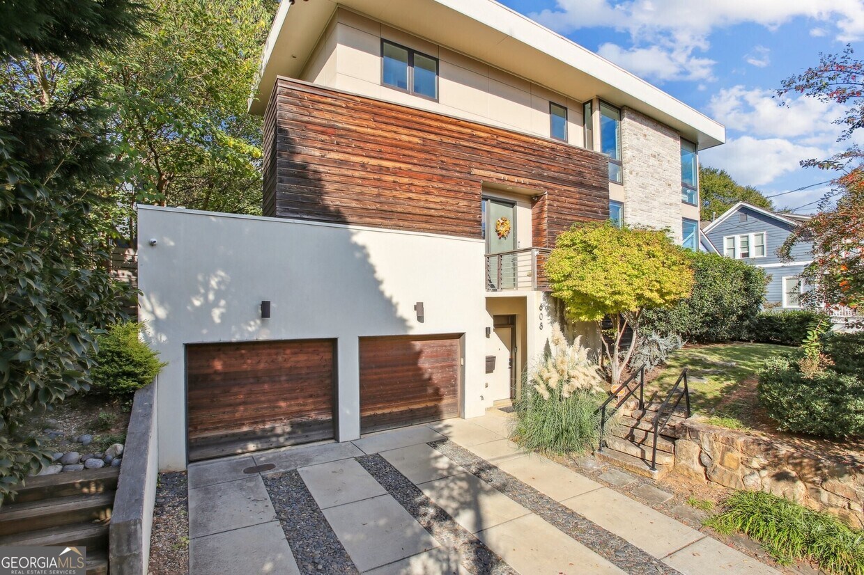 Foto principal - 608 McGruder St NE