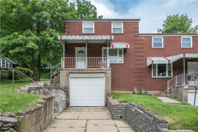 Building Photo - 925 Ulrich St