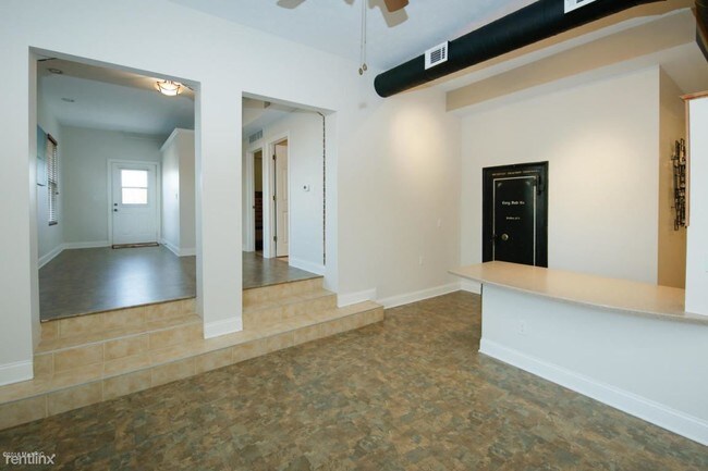 Foto del edificio - 1 br, 1 bath Condo - 163 Portage St