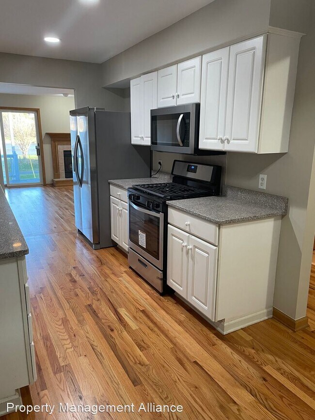 Building Photo - 3 br, 2 bath House - 288 Summerhaven Drive
