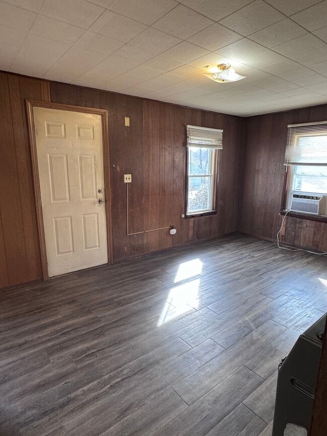 Building Photo - Move in ready!