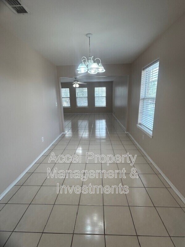 Foto del edificio - 1522 W Nolana Ave