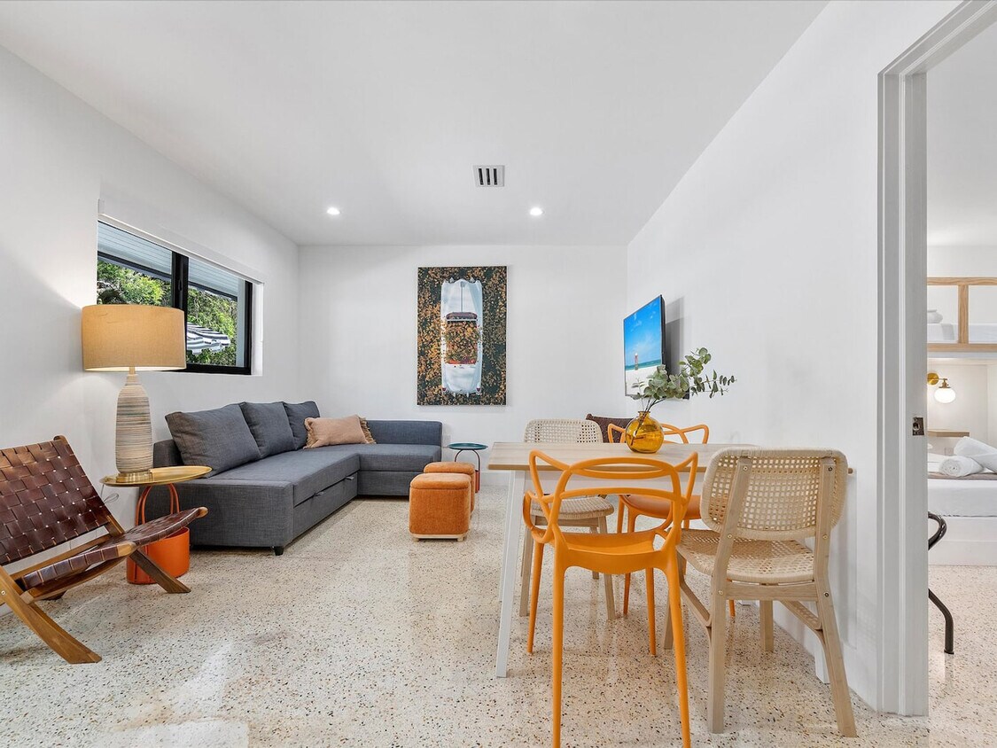 Foto principal - 256 NW 57th St