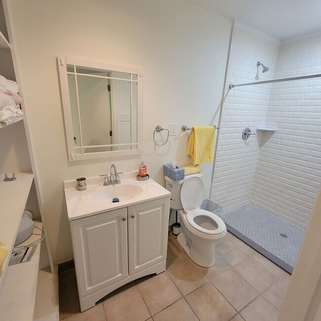 Baño - 8412 Bells Mill Rd