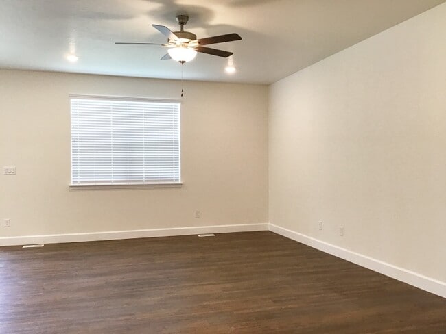 Building Photo - 2997 E S Village Dr