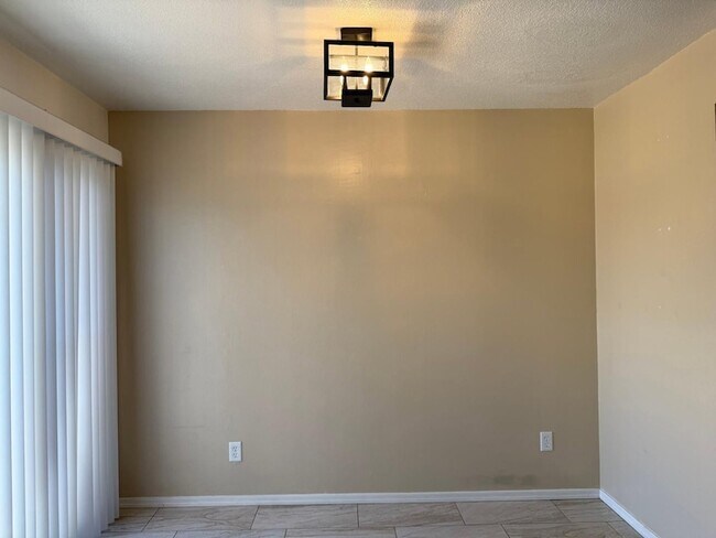 Foto del edificio - 5704 E Aire Libre Ave