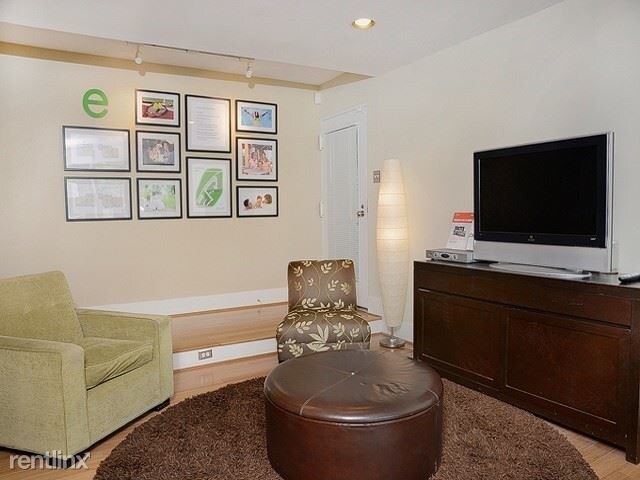 Foto del edificio - 1723 Gosnell Rd