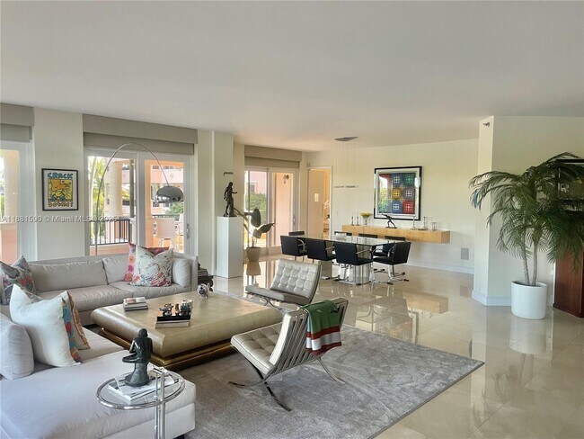 Foto del edificio - 13645 Deering Bay Dr