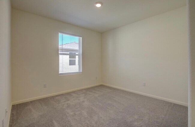 Private bedroom in a shared house - 4217 Berryesa Ave