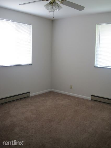 Building Photo - 325 Hillcrest Dr